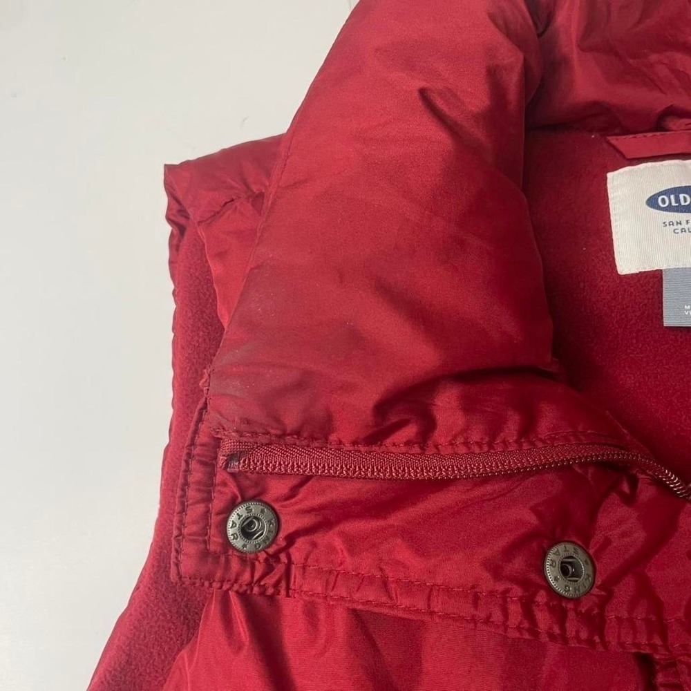 Old Navy red puffer vest with button up front and pockets size M - Picture 7 of 8
